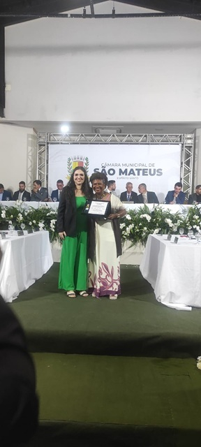 Nova Esperança parabeniza Alice por sua contribuição com a Associação e com a educação municipal e agradece a Professora Valdirene e o ex-vereador Paulo Fundão.